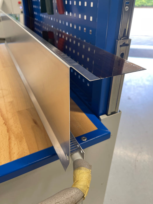 Ventileret vindskede 200mm spejl i blank aluminium set fra enden